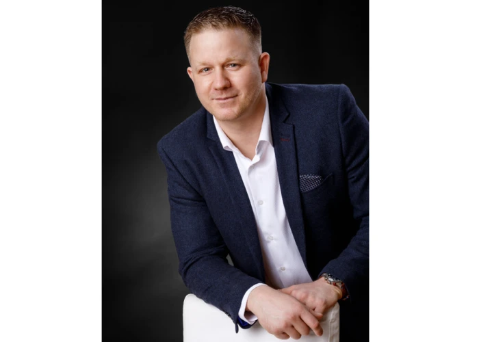 Greenlight Group Kft. - Rólunk