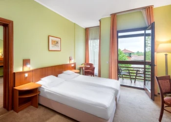 Szállás és teljes ellátás - Greenlight Group Kft.